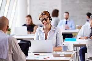 customer service representative interacting with a customer through social media