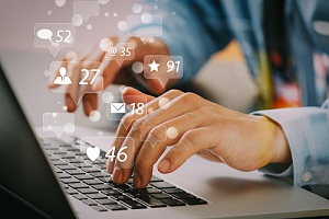 a digital marketer creating shareable blog posts for a content marketing campaign
