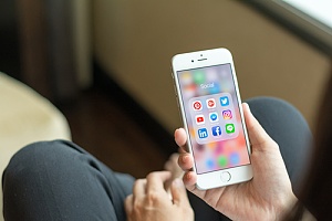 posting on social media as one of the 8 content marketing tips in 2019