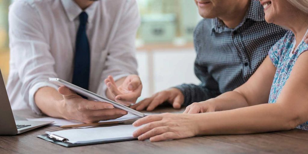 Insurance agent engaged in SEO with clients from an organic lead