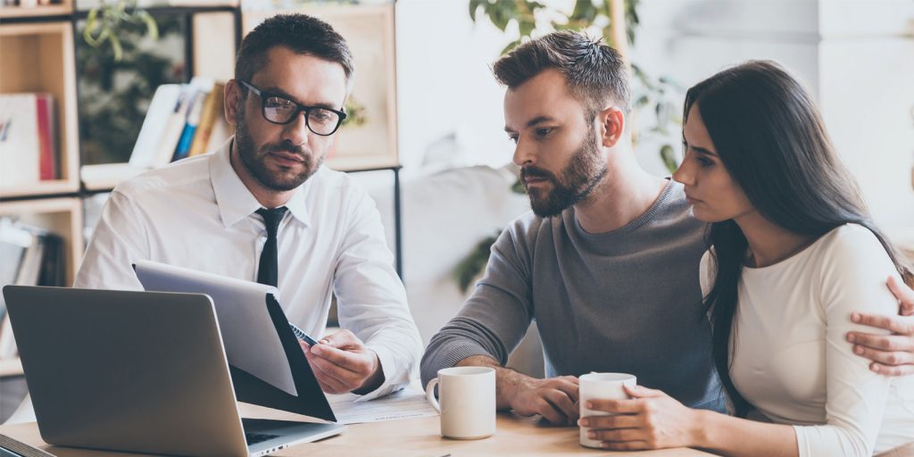 a couple discussing insurance with an agent they discovered through good SEO
